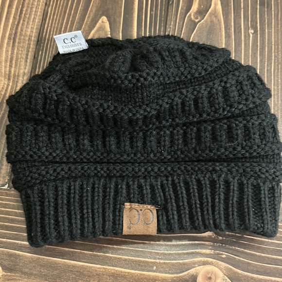 Two women’s CC beanies - Picture 5 of 9